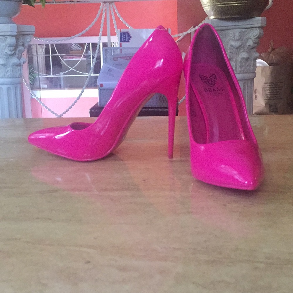 Pink brand new size 8 pump